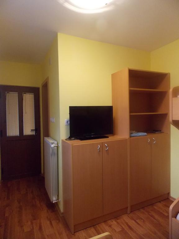 Apartment And Room Natasa Кобарід Номер фото